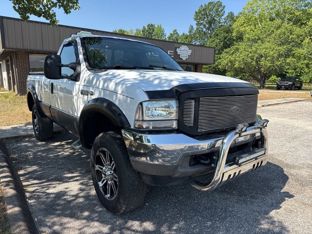 2004 Ford F-350SD XL 8 ft in White — front three-quarter view