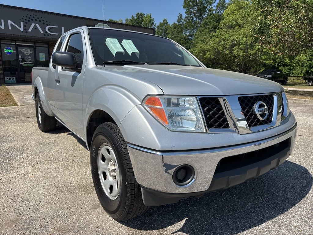 2007 Nissan Frontier SE I4 in Radiant Silver — front three-quarter view